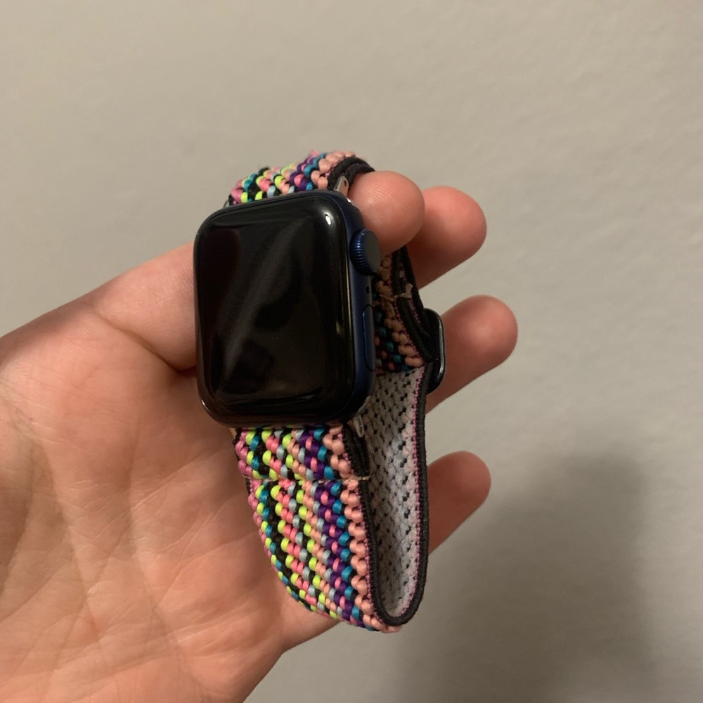 It’s navy blue. Watch band included as well! Only worn once and looks brand new.